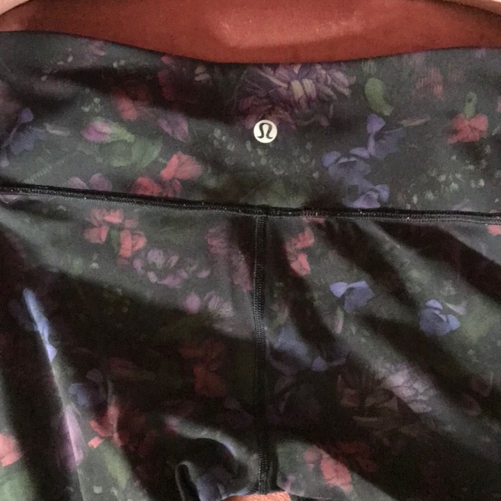 Lululemon floral wunder under leggings